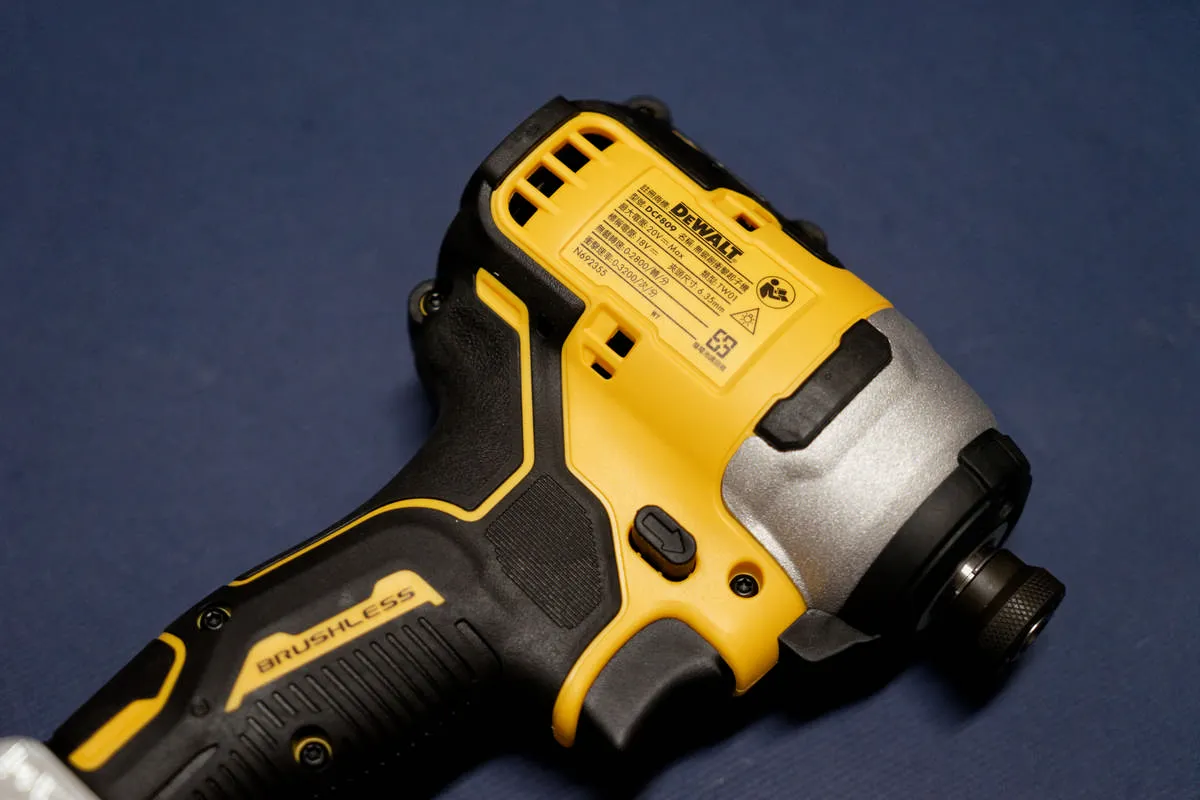 DeWALT 得偉 20V 無刷式衝擊起子機。人生第一支電動工具。一起開箱趣（圖 18）